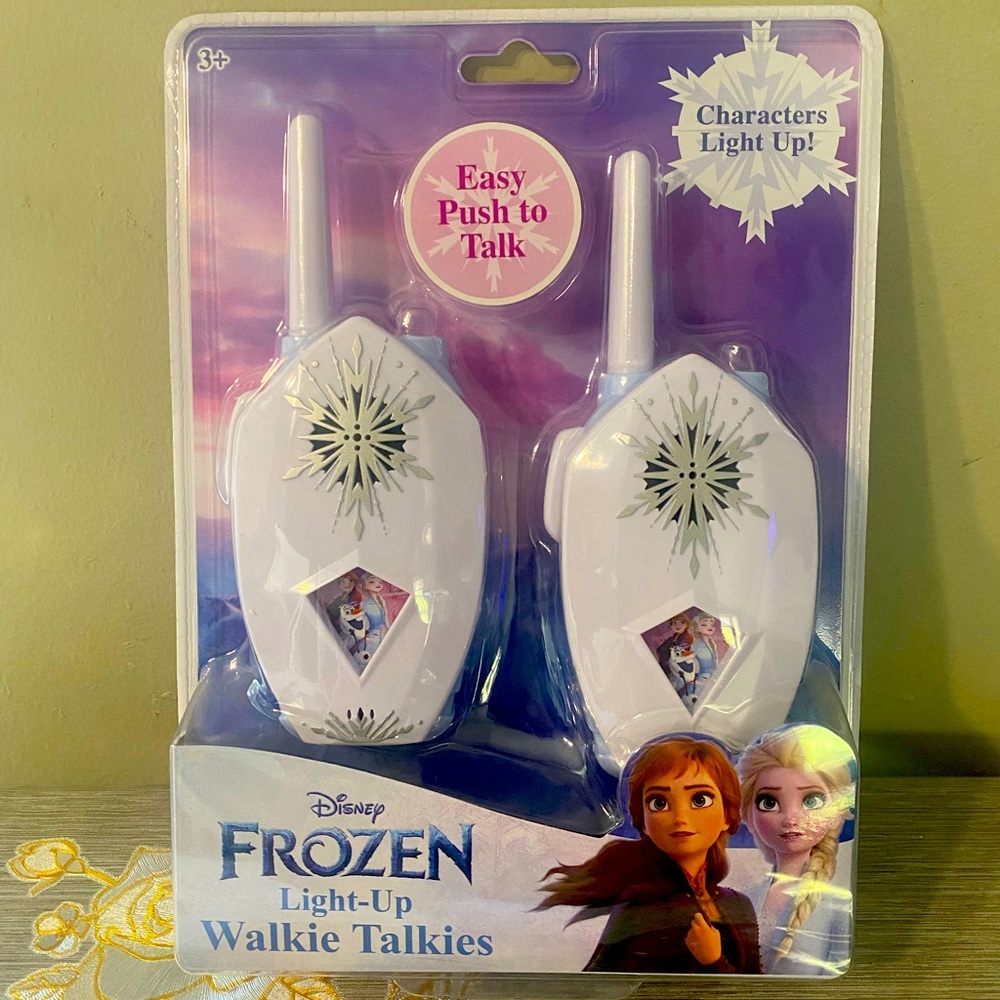 FROZEN
Light-Up
Walkie Talkies